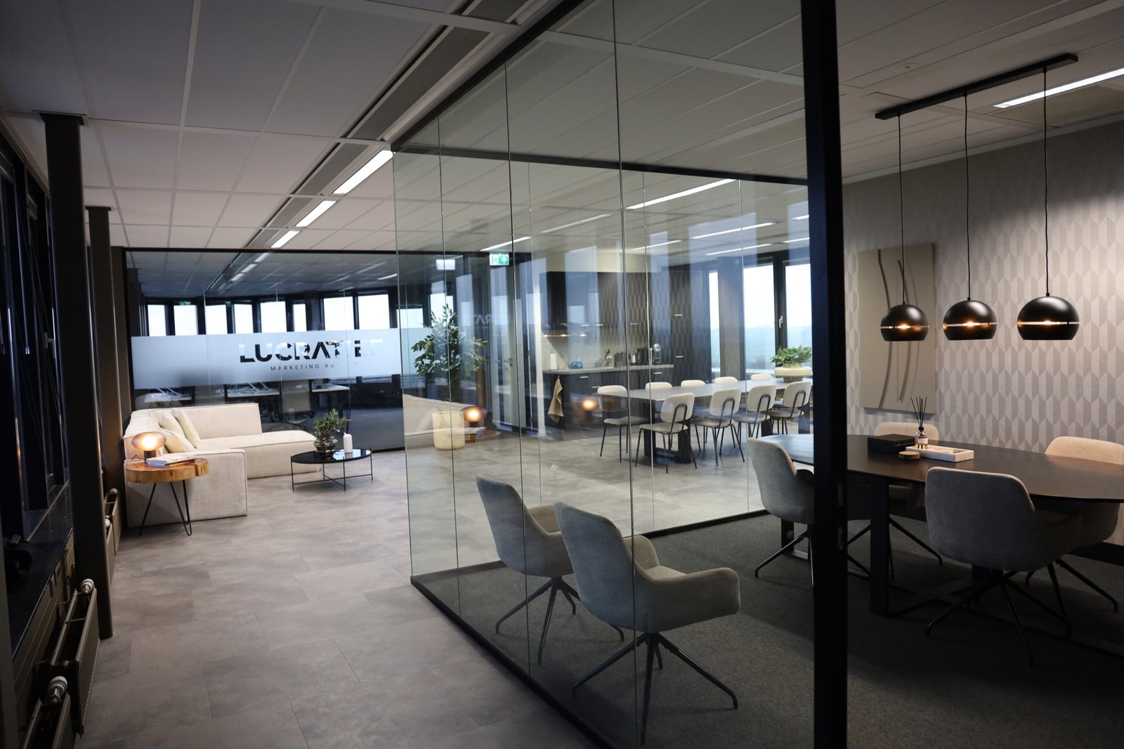 LUCRATIEF content creation editorial visual